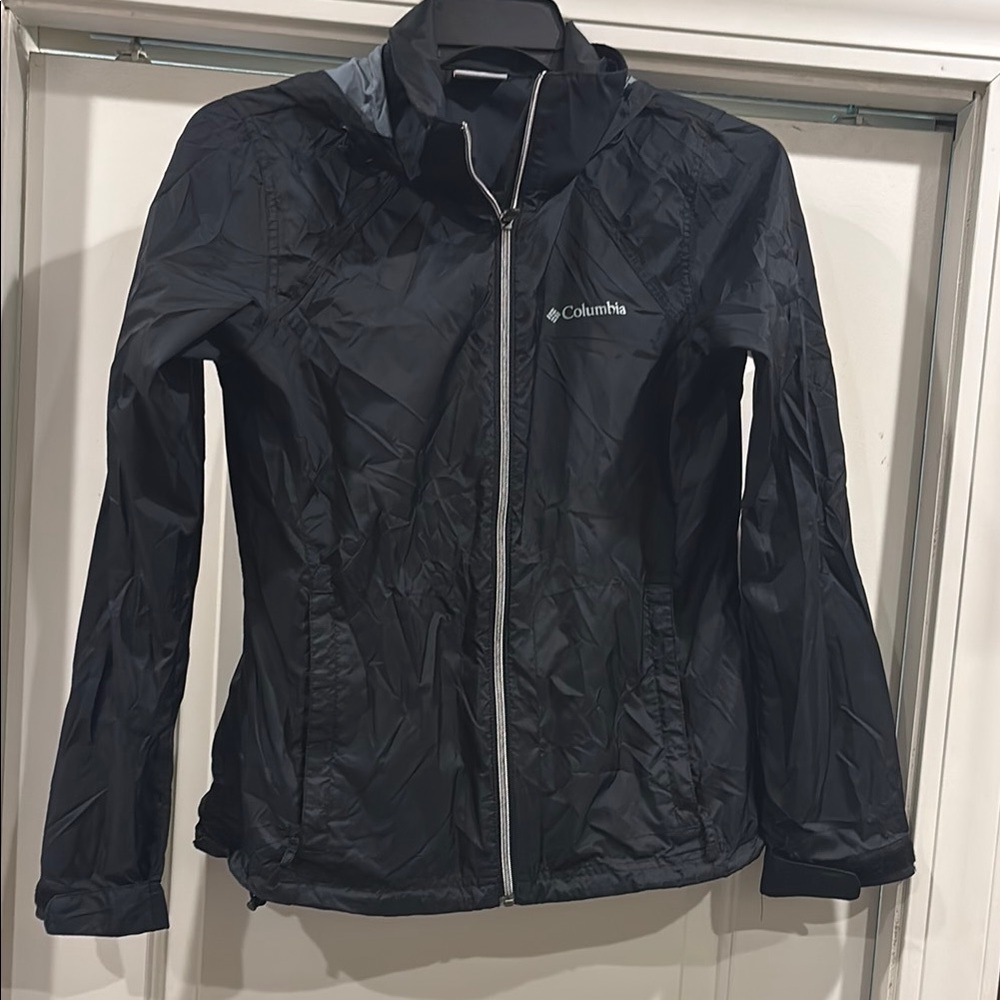 Columbia women’s black medium raincoat with hood